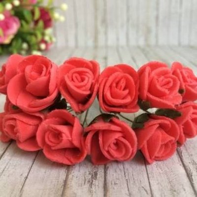 Роза 2-2,5см, алая, 12 цветочков в пучке 27612 фото